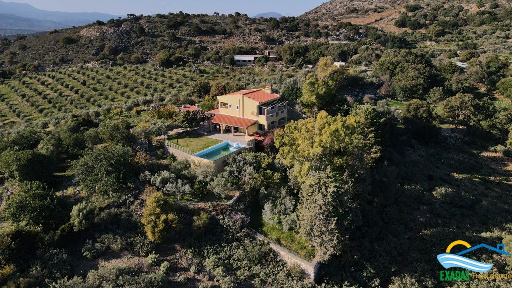 885, Large house for sale placed on a special area