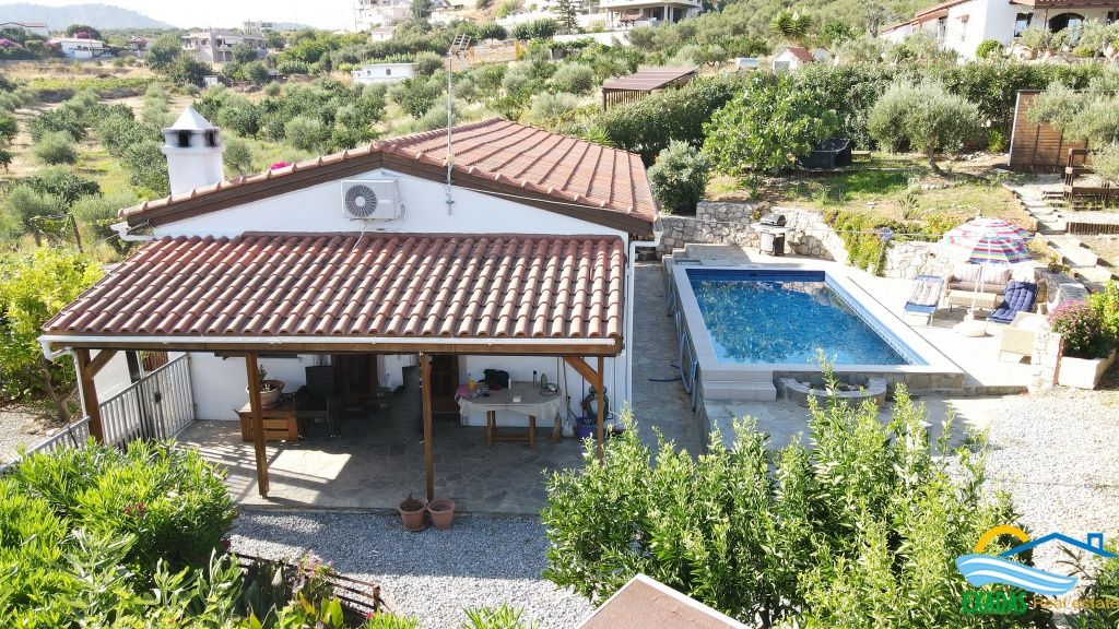 873, Villa of 3brs with large garden and swimming pool in Roumeli