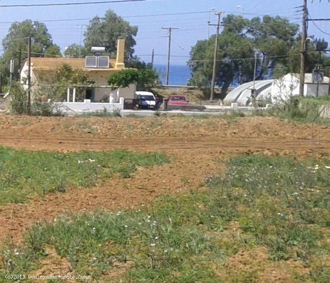 517, 3.000 sq.m plot among to main roads, with lot of building capabilites and next to the beach for sale