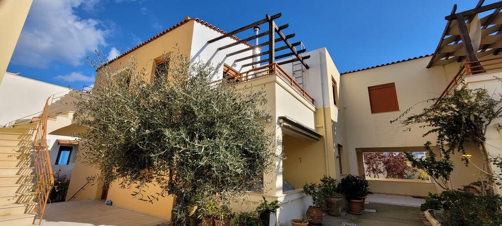 891, Seaside first floor house of 3 bedrooms located in Panormo Rethymno