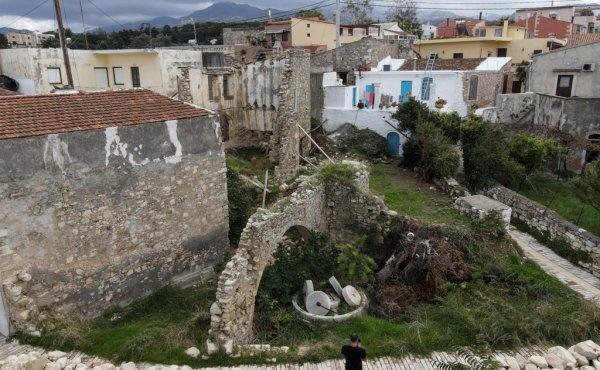 Property consisting of 2 ruins with permission and restoration studies in the village of Margarites, Rethymno.