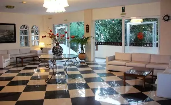 3 stjärnigt hotell till salu i Adelianos Kampos Rethymno