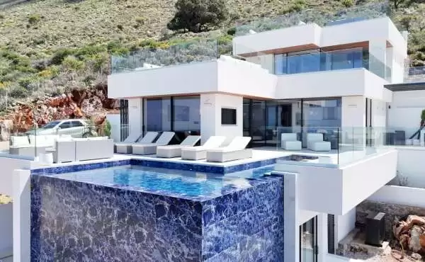 Neu gebaute moderne Villa mit atemberaubender Aussicht zum Verkauf in Kokkino Chorio, Chania
