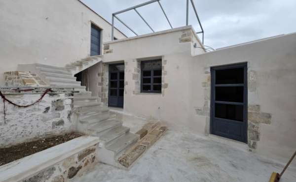 Ανακαινισμένη πέτρινη μονοκατοικία προς πώληση στους Αρμένους Ρεθύμνου