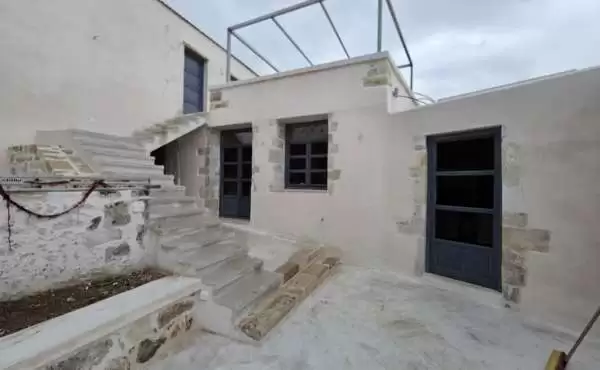 Renoviertes freistehendes Steinhaus zum Verkauf in Armenoi Rethymno